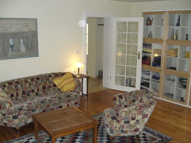 3-Zimmerwohnung in alter Villa, 70 qm, 33qm Patio, möbliert zu vermieten, nur für Single oder Paar, — photo 1